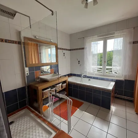 Maison Avec Jardin, Grande Piscine